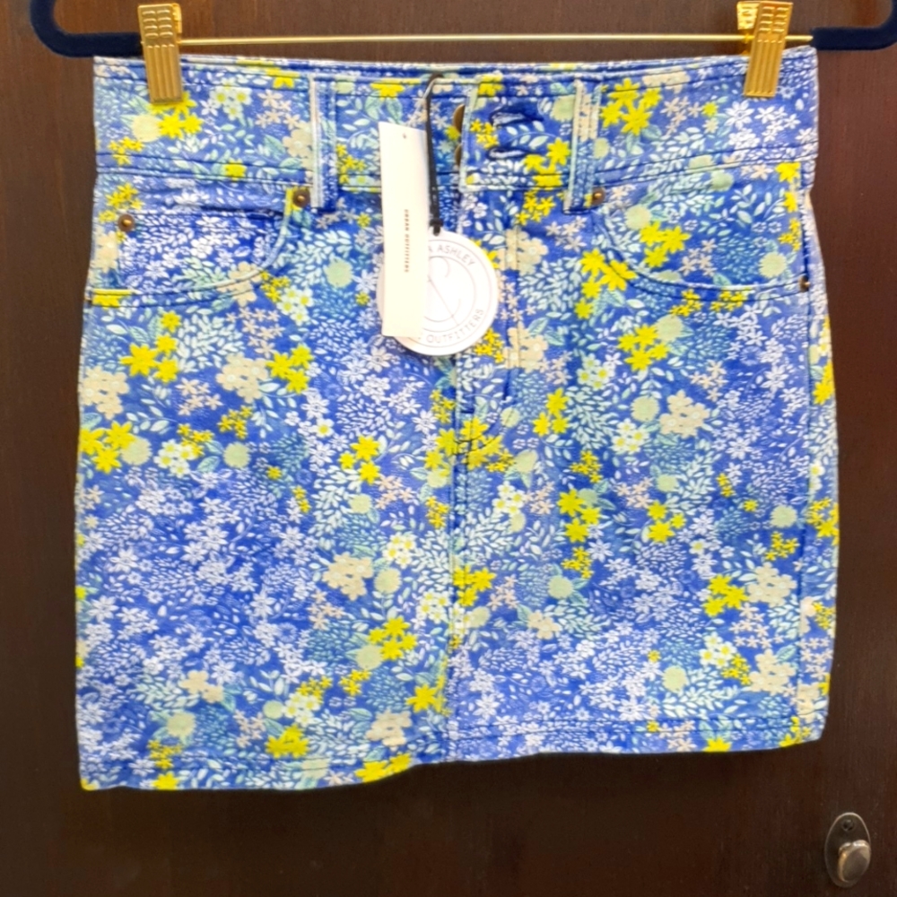 Laura Ashley ft Urban Outfitters denim floral skirt S / P NWT